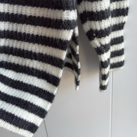 Gap sweater, hooded pullover blue striped size M NWT - Picture 6 of 6